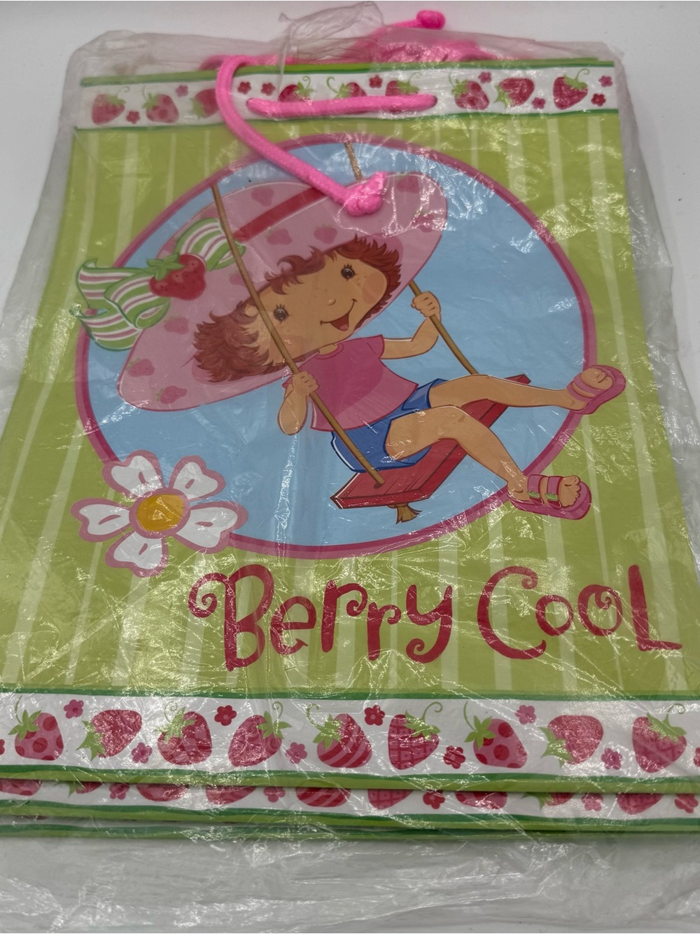 Strawberry Shortcake Gift Bag Set (6) American Greetings 10x13 Carlton vintage